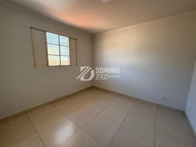 Casa 3 quartos e 3 banheiros, para alugar, no bairro Santa Marta em Uberaba