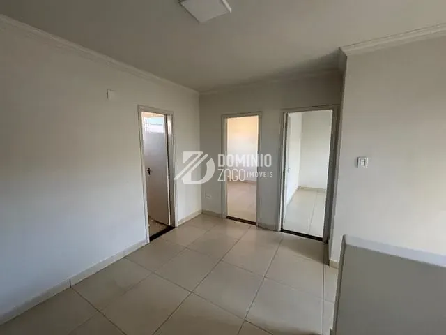 Casa 3 quartos e 3 banheiros, para alugar, no bairro Santa Marta em Uberaba