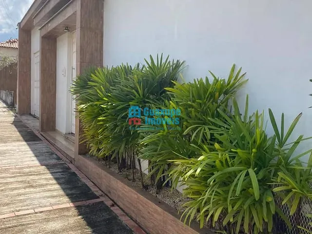 Casa 4 quartos e 4 banheiros, à venda, no bairro Angola em Guaxupé