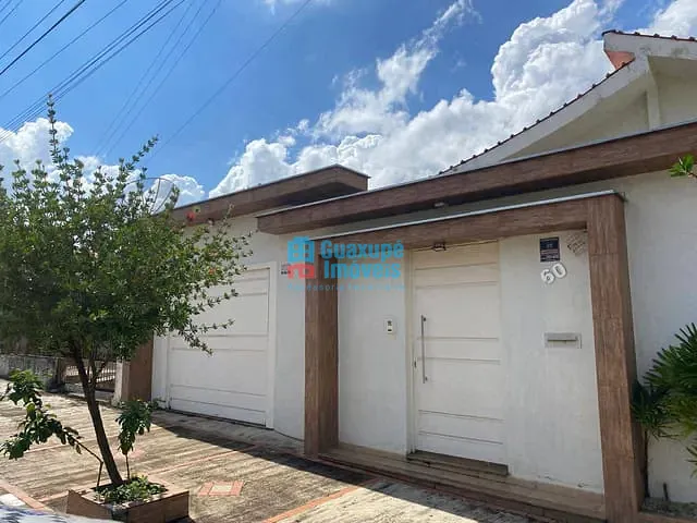 Casa 4 quartos e 4 banheiros, à venda, no bairro Angola em Guaxupé