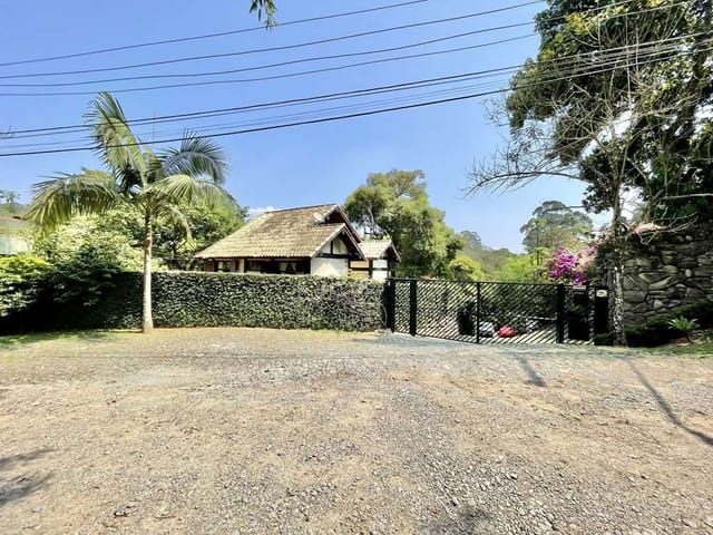 Casa com 344m² 3 quartos e 3 banheiros, à venda, no bairro Chácara Santa Lúcia dos Ypes em Carapicuíba