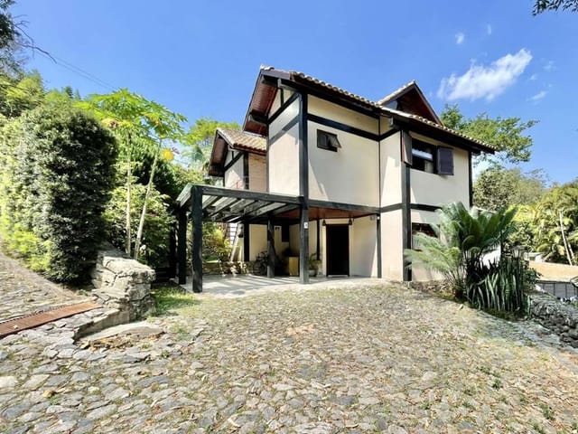 Casa com 344m² 3 quartos e 3 banheiros, à venda, no bairro Chácara Santa Lúcia dos Ypes em Carapicuíba