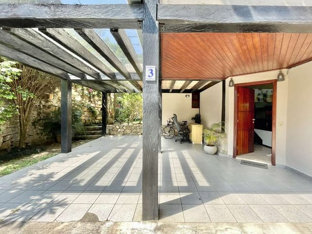 Casa com 344m² 3 quartos e 3 banheiros, à venda, no bairro Chácara Santa Lúcia dos Ypes em Carapicuíba