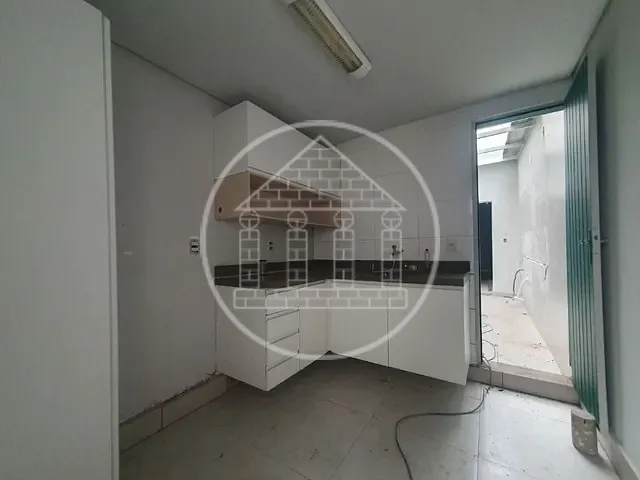 Casa com 300m², para alugar, no bairro Indianópolis em São Paulo