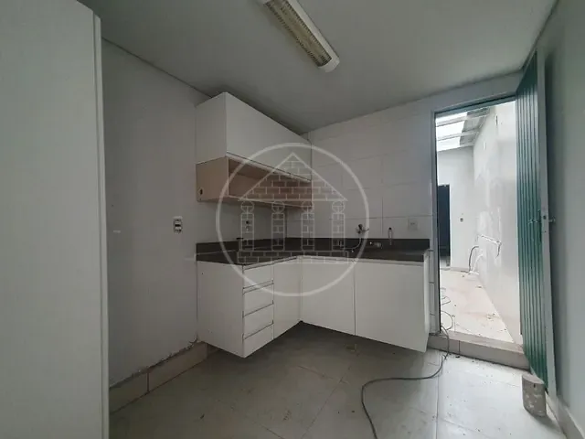 Casa com 300m², para alugar, no bairro Indianópolis em São Paulo