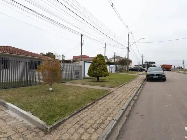 Casa com 360m² 4 quartos e 2 banheiros, para alugar, no bairro Butiatuvinha em Curitiba