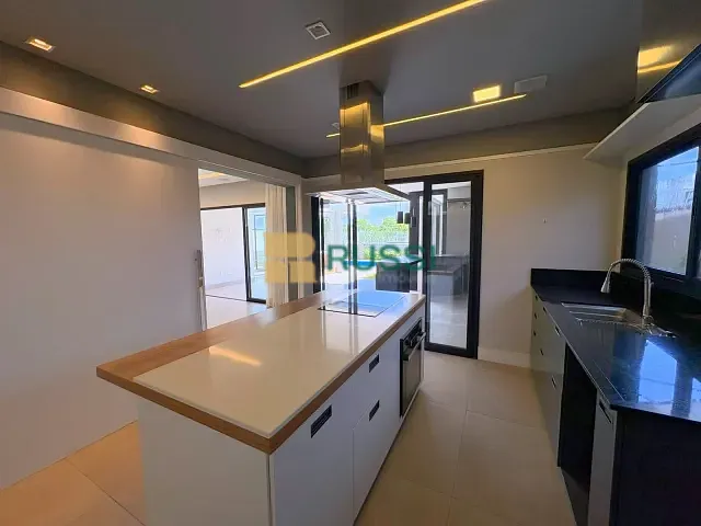 Casa com 400m² 4 quartos e 5 banheiros, à venda, no bairro Jardim do Golfe em São José dos Campos