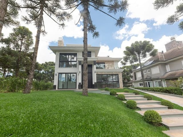 Casa 5 quartos e 5 banheiros, à venda, no bairro Aspen Mountain em Gramado
