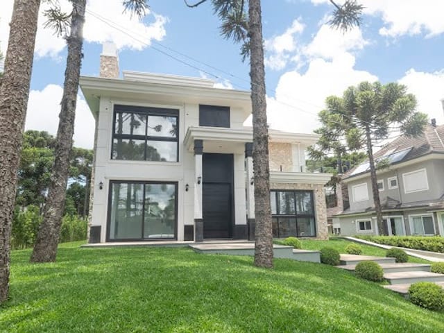Casa 5 quartos e 5 banheiros, à venda, no bairro Aspen Mountain em Gramado