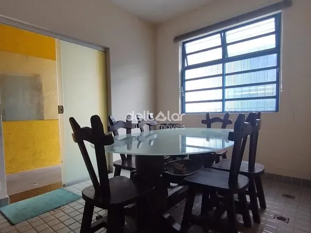 Casa com 360m² 4 quartos e 3 banheiros, à venda, no bairro Planalto em Belo Horizonte