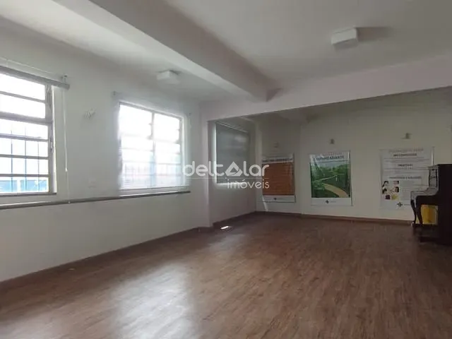 Casa com 360m² 4 quartos e 3 banheiros, à venda, no bairro Planalto em Belo Horizonte