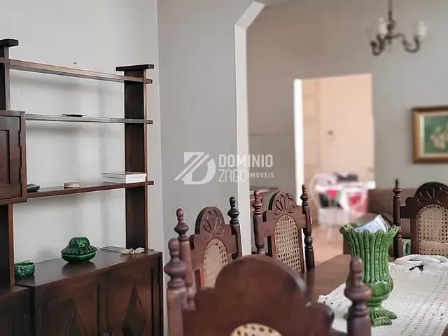 Casa com 588m² 3 quartos e 2 banheiros, para alugar, no bairro Estados Unidos em Uberaba