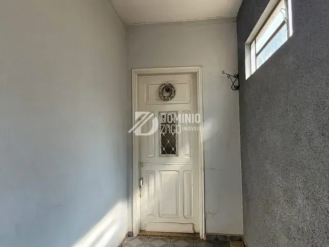 Casa com 588m² 3 quartos e 2 banheiros, para alugar, no bairro Estados Unidos em Uberaba