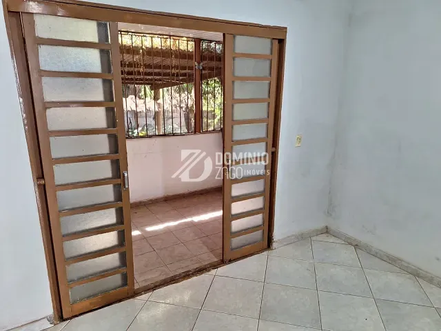 Casa 3 quartos e 3 banheiros, à venda, no bairro Fabrício em Uberaba