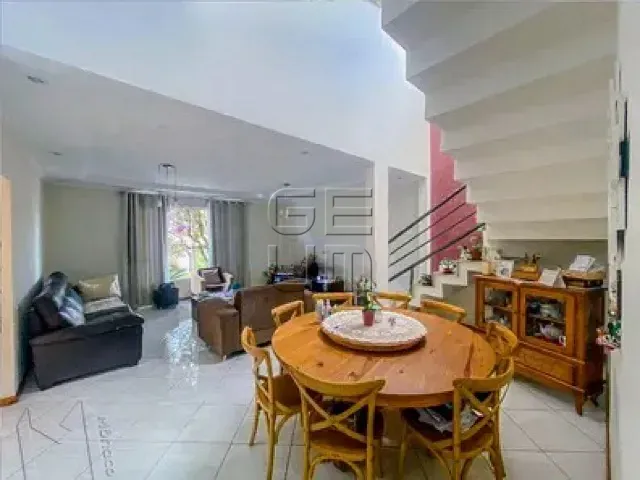 Casa com 250m² 5 quartos e 3 banheiros, à venda, no bairro Parque Jamaica em Londrina