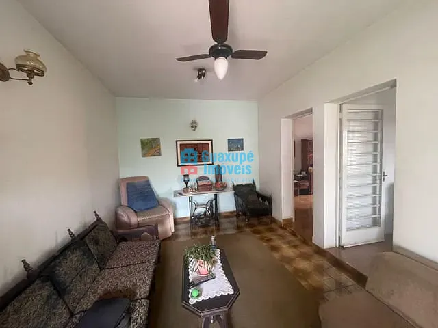 Casa com 358m² 3 quartos e 2 banheiros, à venda, no bairro Centro em Guaxupé