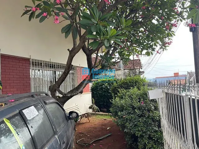 Casa com 358m² 3 quartos e 2 banheiros, à venda, no bairro Centro em Guaxupé
