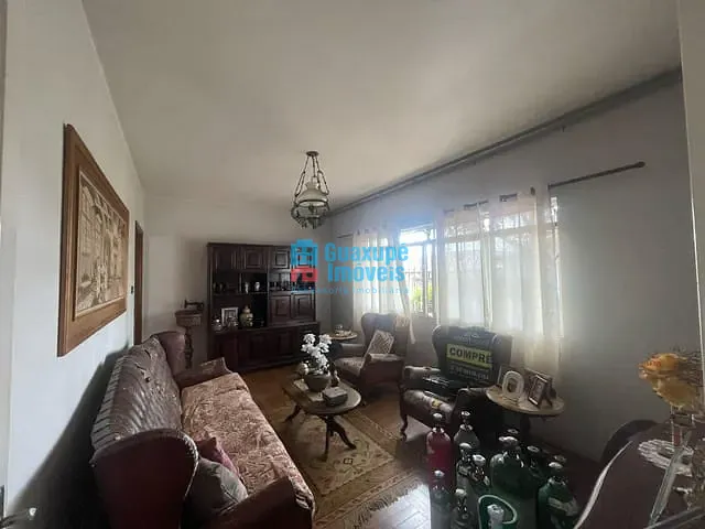 Casa com 358m² 3 quartos e 2 banheiros, à venda, no bairro Centro em Guaxupé