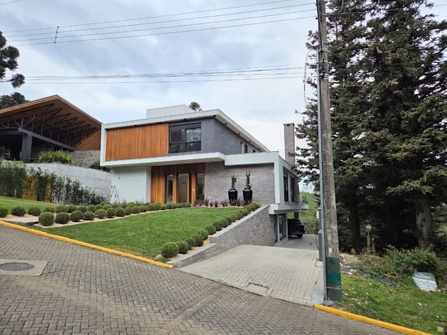 Casa 5 quartos e 5 banheiros, à venda, no bairro Aspen Mountain em Gramado