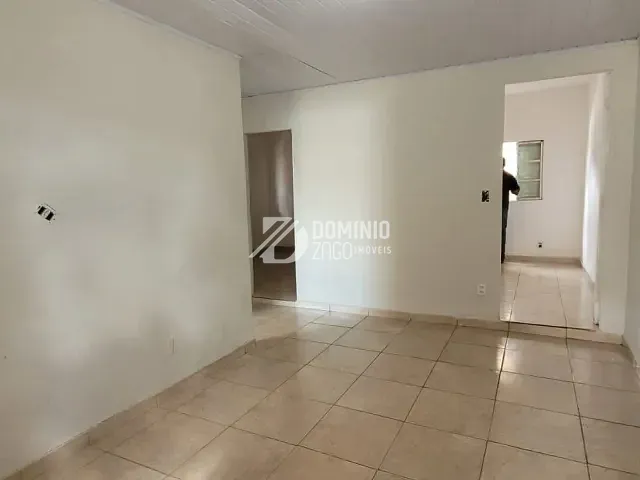Casa 2 quartos e 1 banheiro, à venda, no bairro Conjunto Chica Ferreira em Uberaba