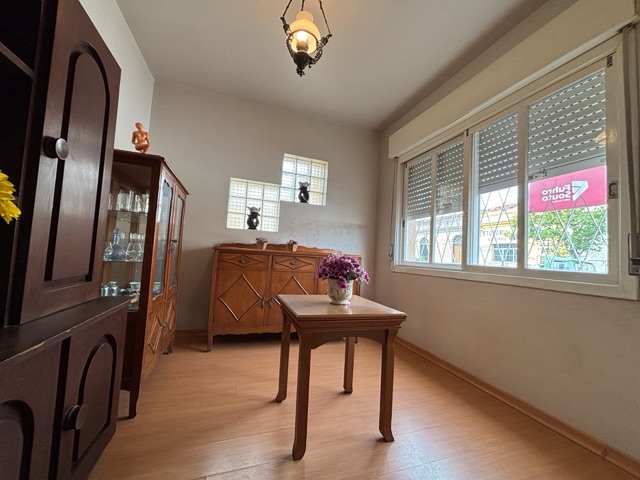 Foto do Casa - Casa com 2 dormitórios, 4 vagas e churrasqueira à venda no Centro, Pelotas, RS, com 210m² de área útil e amplo espaço para lazer! | UP Imóveis