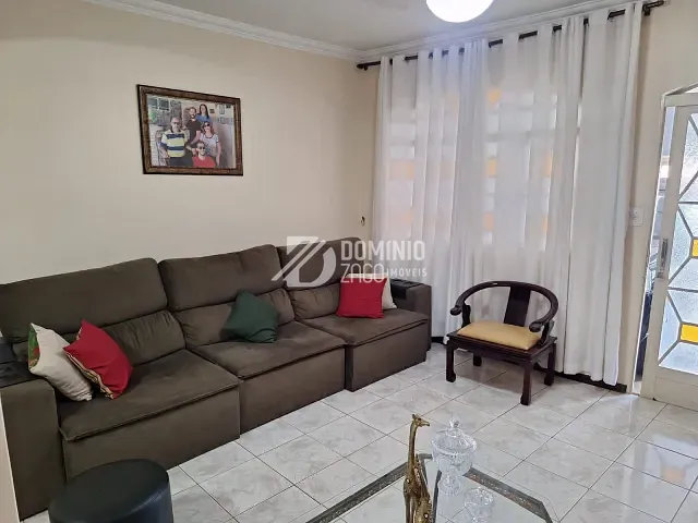Casa 3 quartos e 3 banheiros, à venda, no bairro Conjunto Cássio Rezende em Uberaba