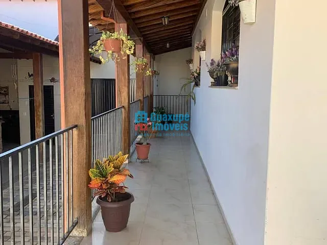 Casa com 765m² 4 quartos e 6 banheiros, à venda, no bairro Residencial Nova Floresta em Guaxupé