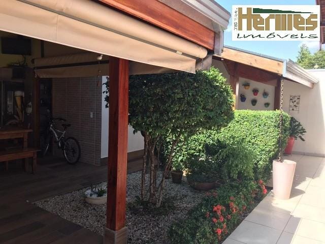 Casa, 3 quartos, 219 m² - Foto 1