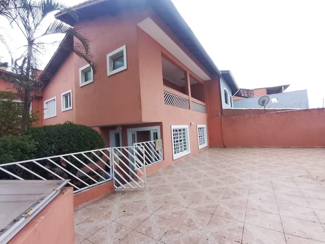 Casa 3 quartos e 2 banheiros, à venda, no bairro Parque Marabá em Taboão da Serra