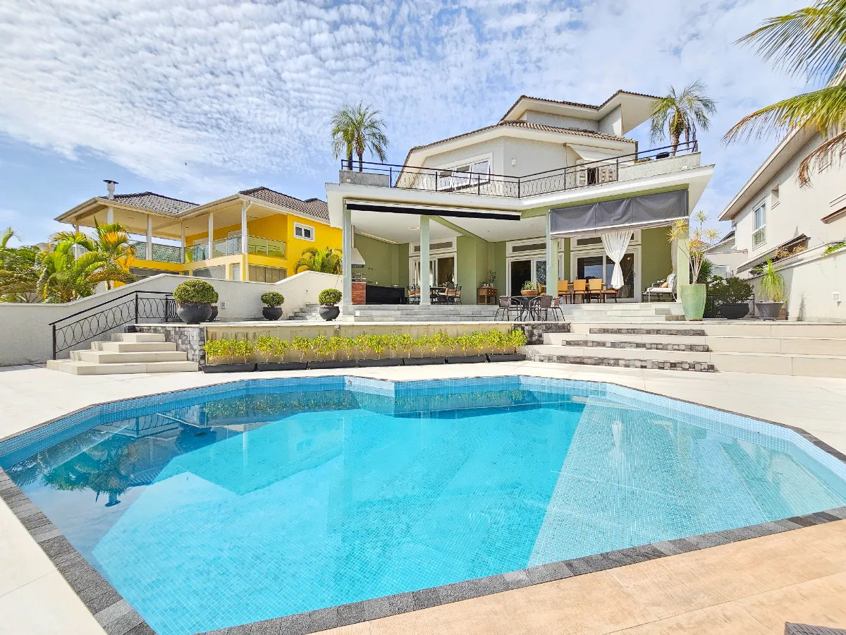Casa no condomínio Residencial Melville para venda com 4 quartos, sendo 2 suítes, 716m²