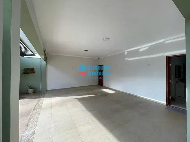 Casa com 200m² 3 quartos e 2 banheiros, à venda, no bairro Jardim Aeroporto em Guaxupé
