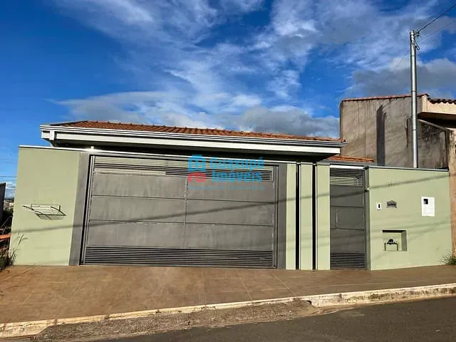 Casa com 200m² 3 quartos e 2 banheiros, à venda, no bairro Jardim Aeroporto em Guaxupé