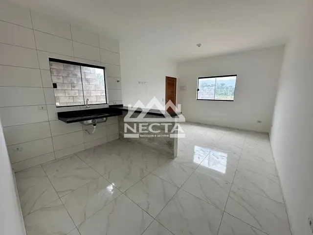 Casa com 137m² 2 quartos e 1 banheiro, à venda, no bairro Golfinhos em Caraguatatuba