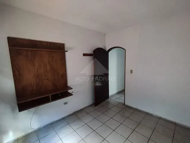 Casa com 240m² 2 quartos e 1 banheiro, à venda, no bairro Vila Santa Rosa em Mauá