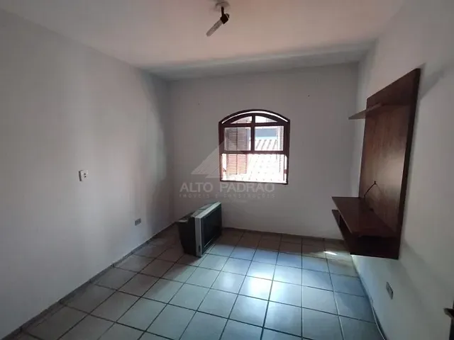 Casa com 240m² 2 quartos e 1 banheiro, à venda, no bairro Vila Santa Rosa em Mauá