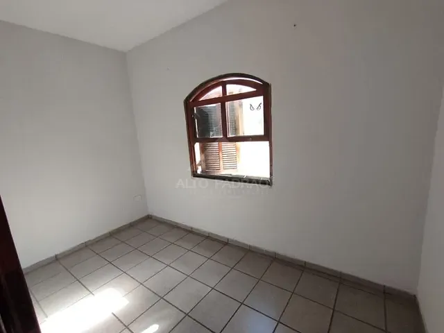 Casa com 240m² 2 quartos e 1 banheiro, à venda, no bairro Vila Santa Rosa em Mauá