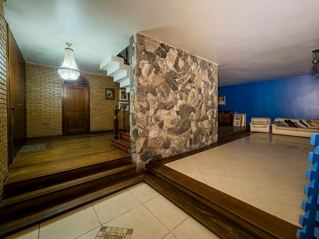 Casa com 552m² 5 quartos e 5 banheiros, à venda ou para alugar, no bairro Centro em Pelotas