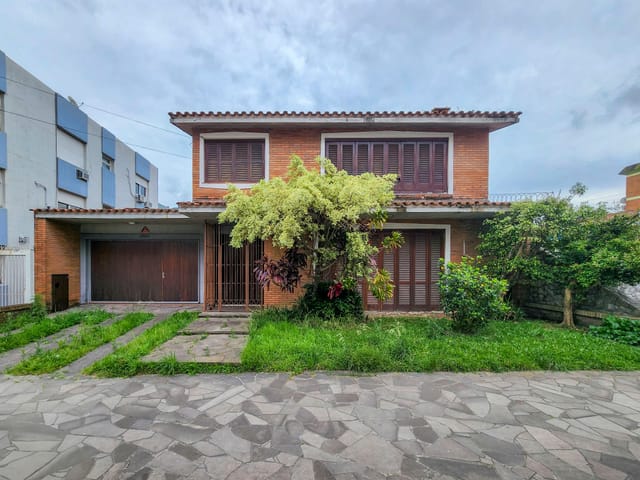 Casa com 552m² 5 quartos e 5 banheiros, à venda ou para alugar, no bairro Centro em Pelotas