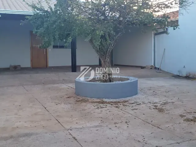 Casa com 250m² 2 quartos e 3 banheiros, para alugar, no bairro Dom Eduardo em Uberaba