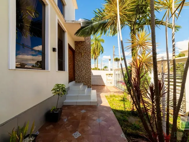 Casa com 450m² 7 quartos e 3 banheiros, à venda, no bairro Bacacheri em Curitiba