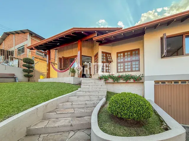 Casa 2 quartos e 3 banheiros, à venda, no bairro Petrópolis em Novo Hamburgo