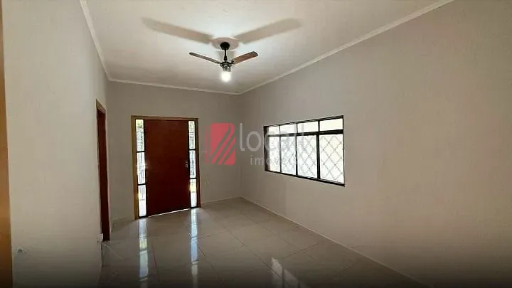 Casa com 3 quartos para aluguel, 90m² — foto 2 de 10