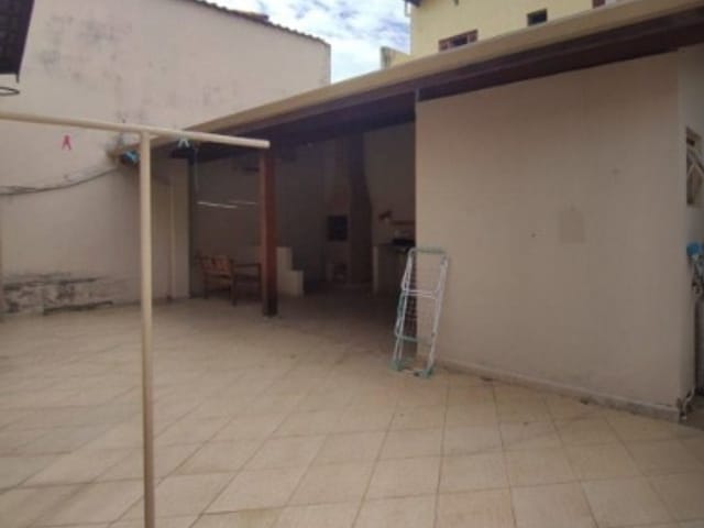 Casa com 250m² 2 quartos e 2 banheiros, à venda, no bairro Vila Suiça em Pindamonhangaba