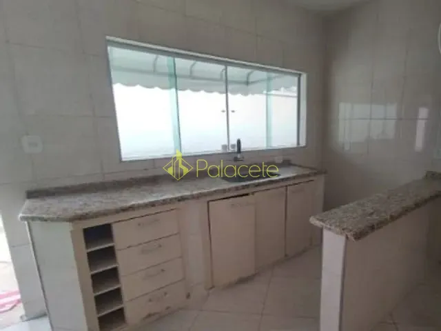 Casa com 250m² 2 quartos e 2 banheiros, à venda, no bairro Vila Suiça em Pindamonhangaba