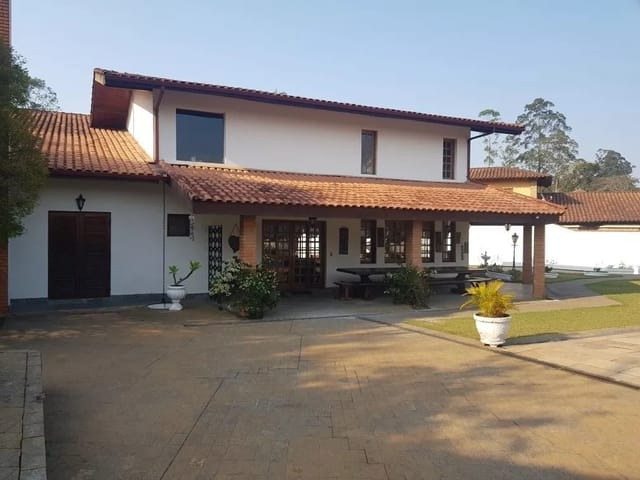 Casa com 2256m² 6 quartos e 8 banheiros, à venda ou para alugar, no bairro Granja Viana II em Cotia