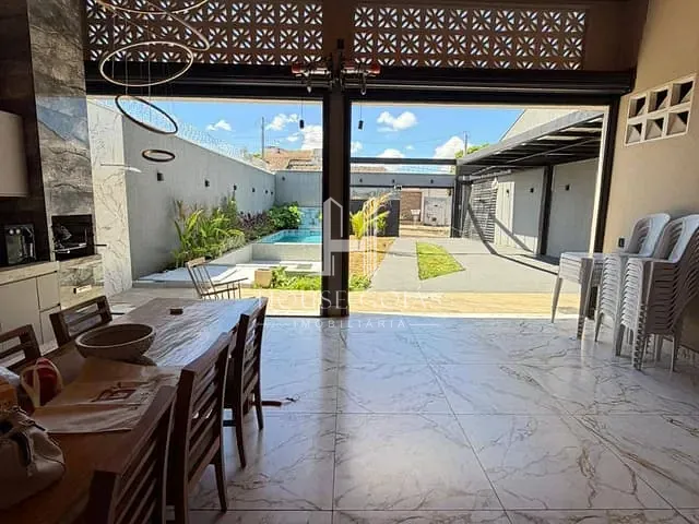 Casa 3 quartos e 5 banheiros, à venda, no bairro Condomínio das Esmeraldas em Goiânia