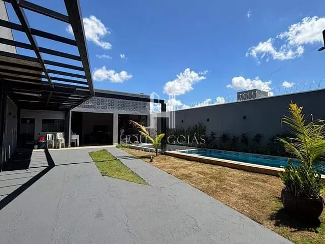 Casa 3 quartos e 5 banheiros, à venda, no bairro Condomínio das Esmeraldas em Goiânia
