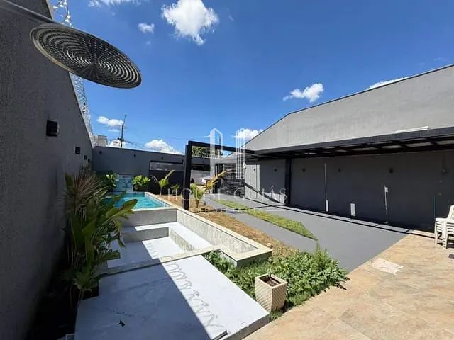Casa 3 quartos e 5 banheiros, à venda, no bairro Condomínio das Esmeraldas em Goiânia