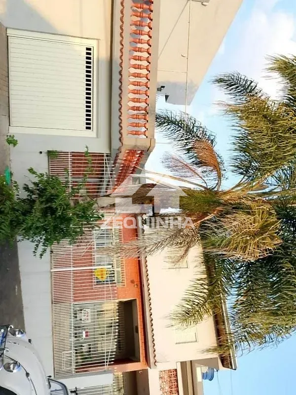 Casa, 5 quartos, 236 m² - Foto 1