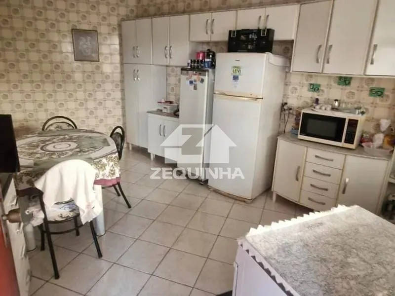 Casa, 5 quartos, 236 m² - Foto 4